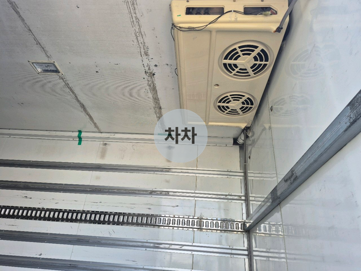 메가트럭 5톤 투냉 단바리 냉동탑 리프트 / 내경 6.8m 13