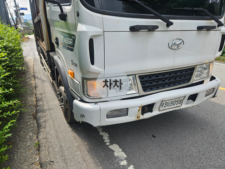 메가트럭 5톤 앞축 집게차 / 내경 7m 2