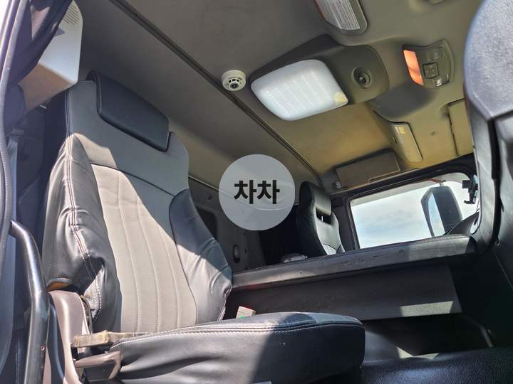메가트럭 와이드캡 7.5톤 후축 카고 / 내경 8.9m 8