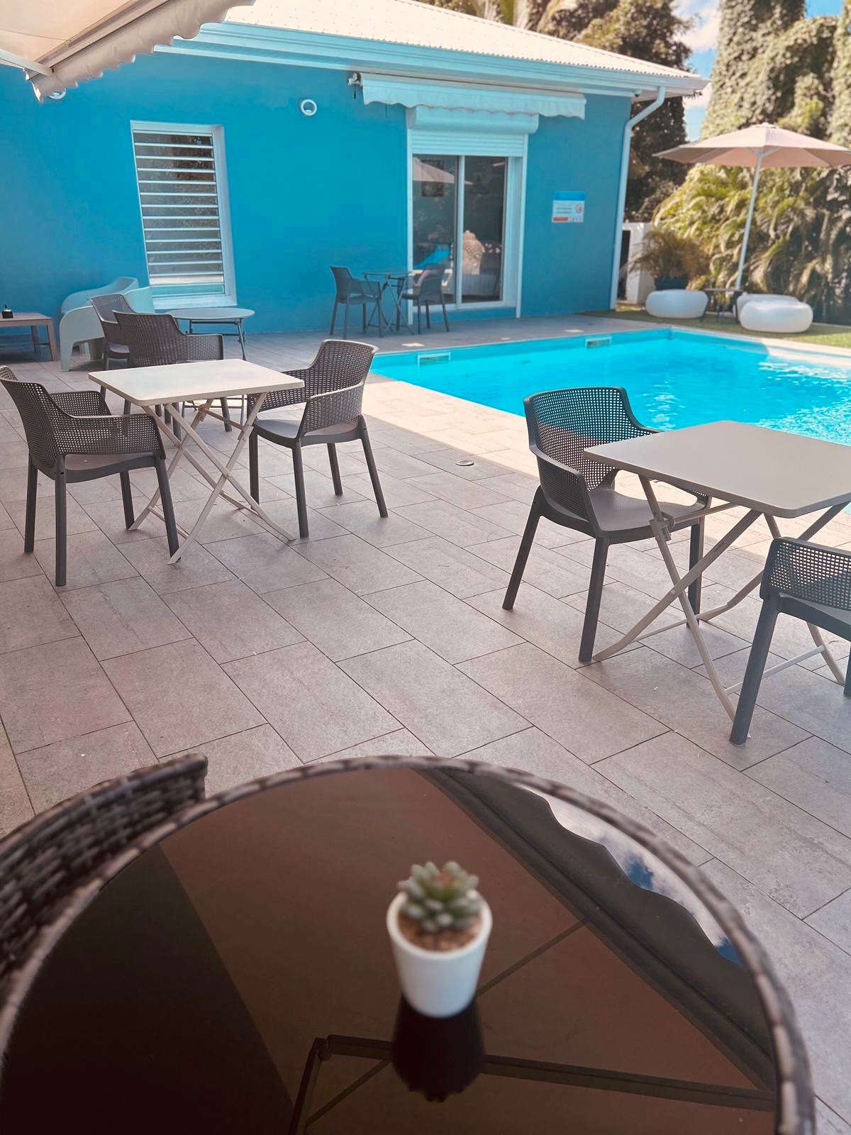 Soloyo · Work & Coffee — coworking au bord de la piscine – photo 1