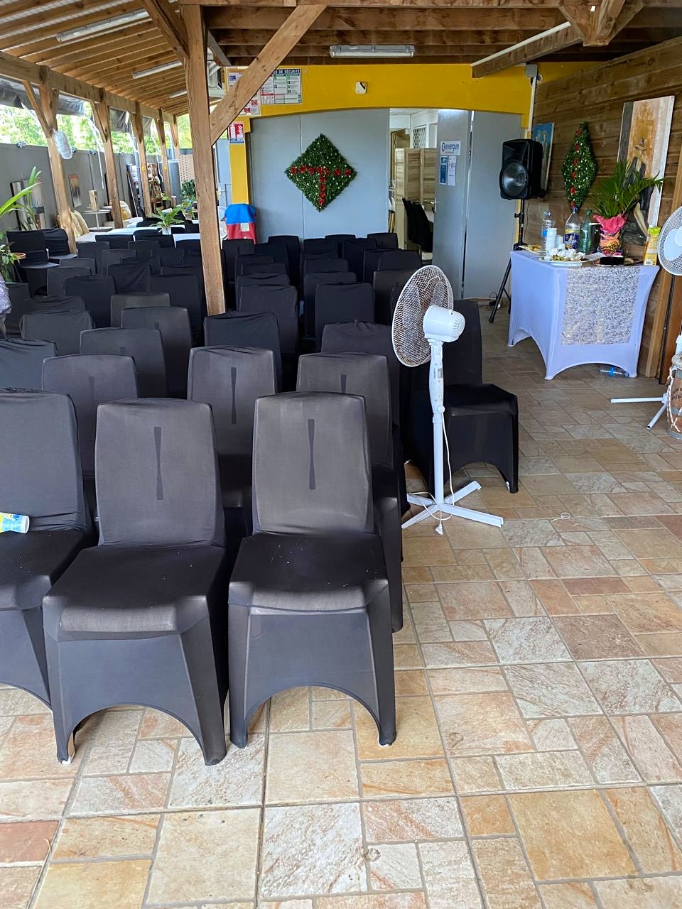 Les 5C · Espace Acajou — salle de 100 m² pour formations et événements – photo 1