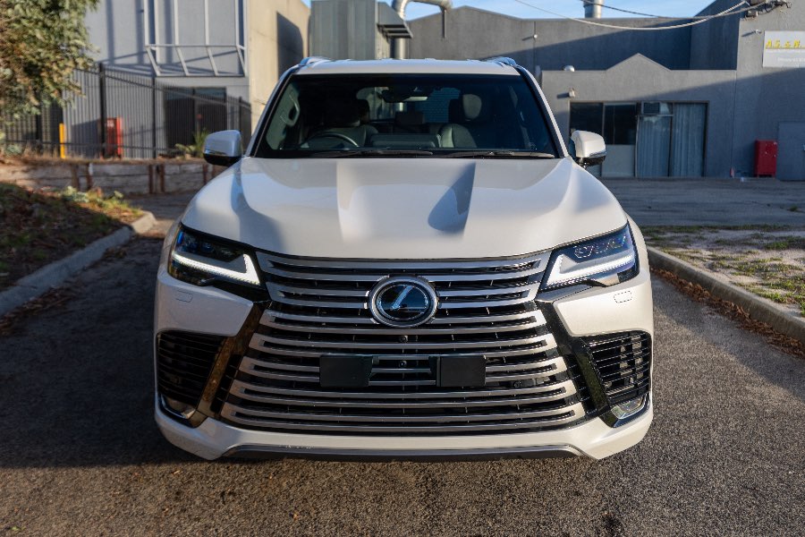 2023 LEXUS LX600 LUXURY exterior photo on CarNest