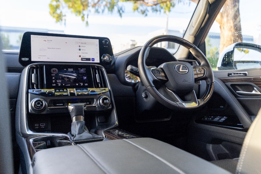2023 LEXUS LX600 LUXURY detail view 17 photo on CarNest