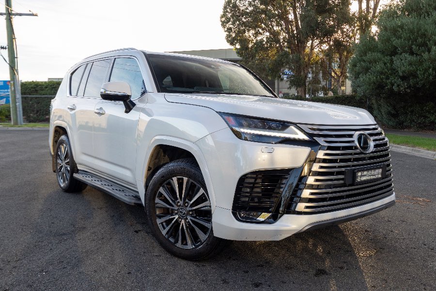 2023 LEXUS LX600 LUXURY side profile photo on CarNest
