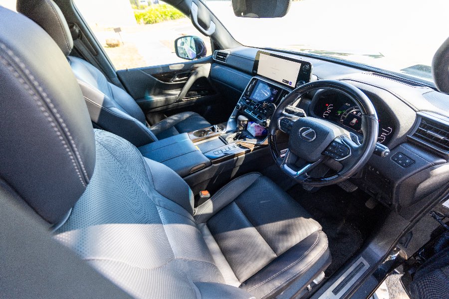2023 LEXUS LX500D LUXURY detail view 11 photo on CarNest