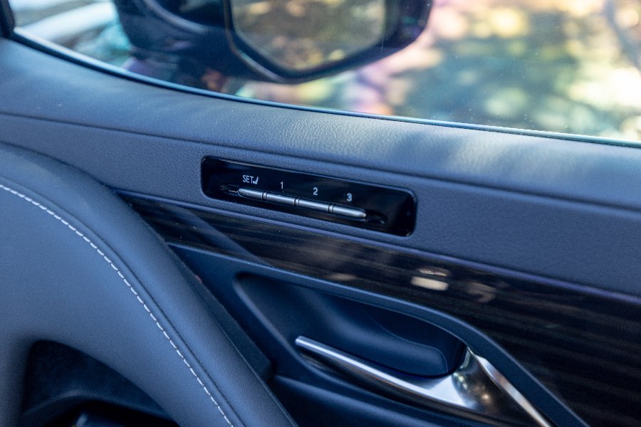 2023 LEXUS LX500D LUXURY detail view 14 photo on CarNest