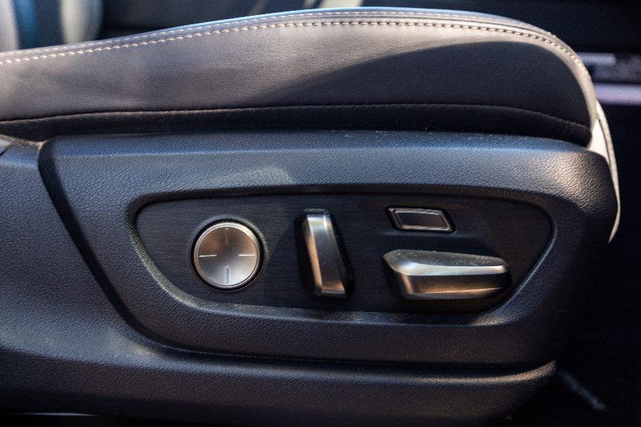 2023 LEXUS LX500D LUXURY detail view 15 photo on CarNest