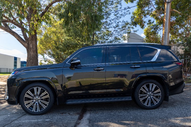 2023 LEXUS LX500D LUXURY interior dashboard photo on CarNest