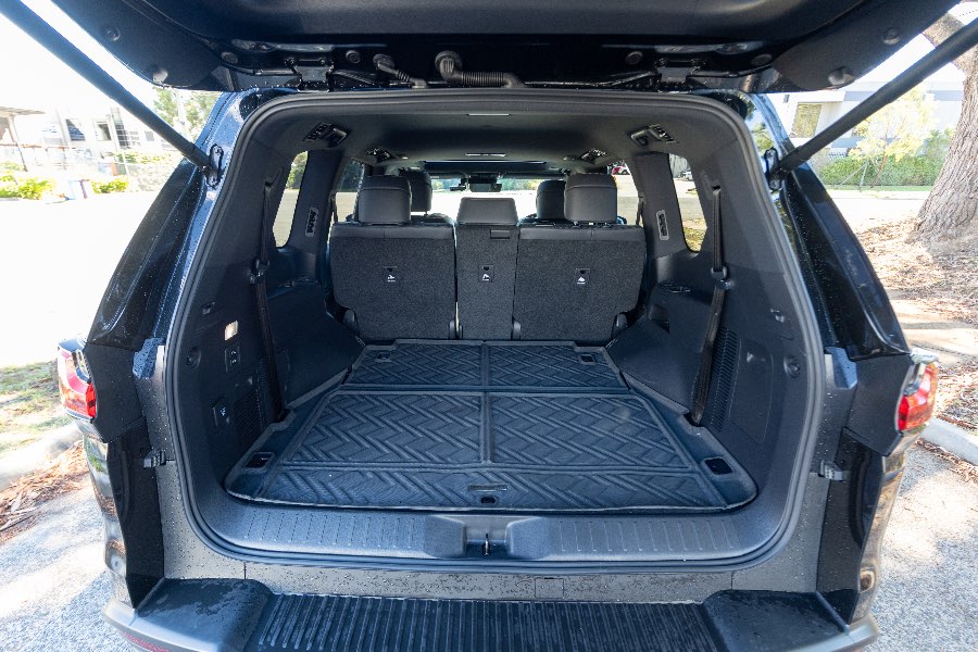 2023 LEXUS LX500D LUXURY detail view 21 photo on CarNest