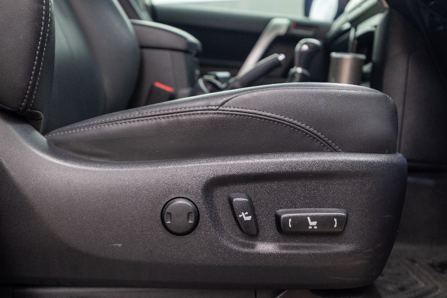 2022 TOYOTA PRADO GXL detail view 11 photo on CarNest