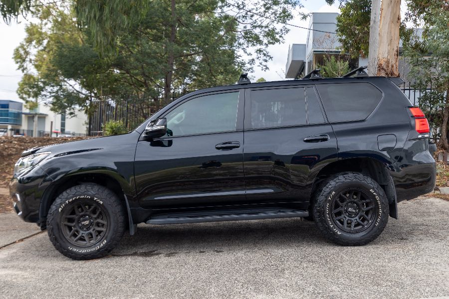2022 TOYOTA PRADO GXL cabin detail photo on CarNest
