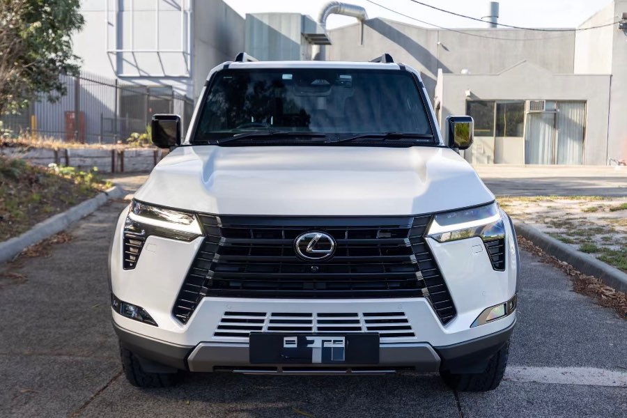2025 LEXUS GX550 OVERTRAIL exterior photo on CarNest