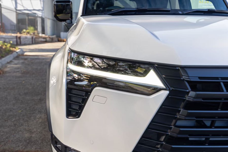 2025 LEXUS GX550 OVERTRAIL rear exterior photo on CarNest