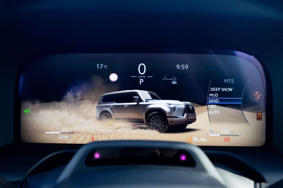 2025 LEXUS GX550 OVERTRAIL detail view 13 photo on CarNest