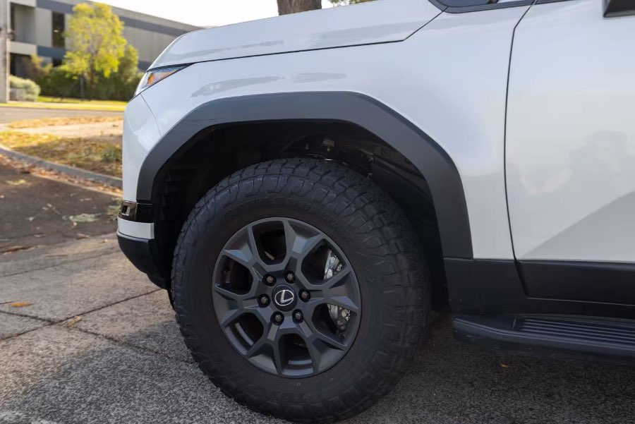 2025 LEXUS GX550 OVERTRAIL side profile photo on CarNest