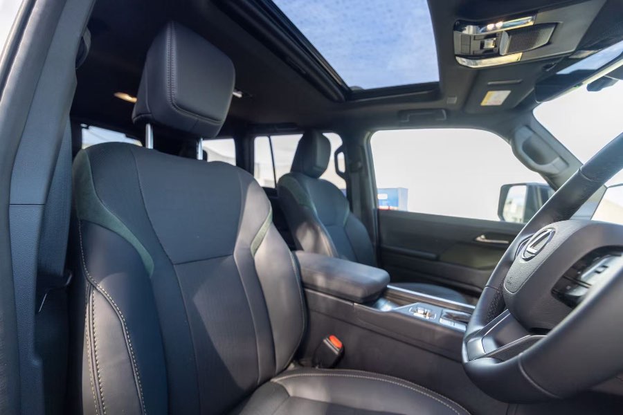 2025 LEXUS GX550 OVERTRAIL detail view 7 photo on CarNest