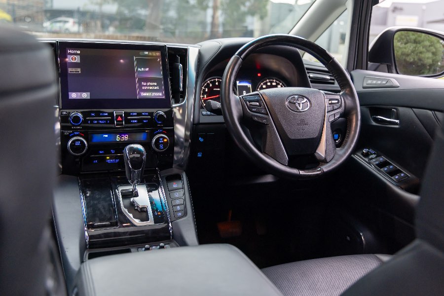 2021 TOYOTA VELLFIRE ZR detail view 17 photo on CarNest