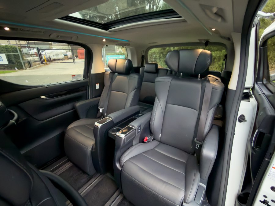 2021 TOYOTA VELLFIRE ZR detail view 20 photo on CarNest