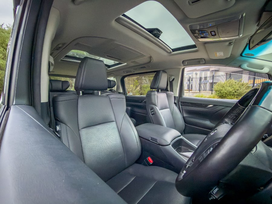 2021 TOYOTA VELLFIRE ZR detail view 21 photo on CarNest