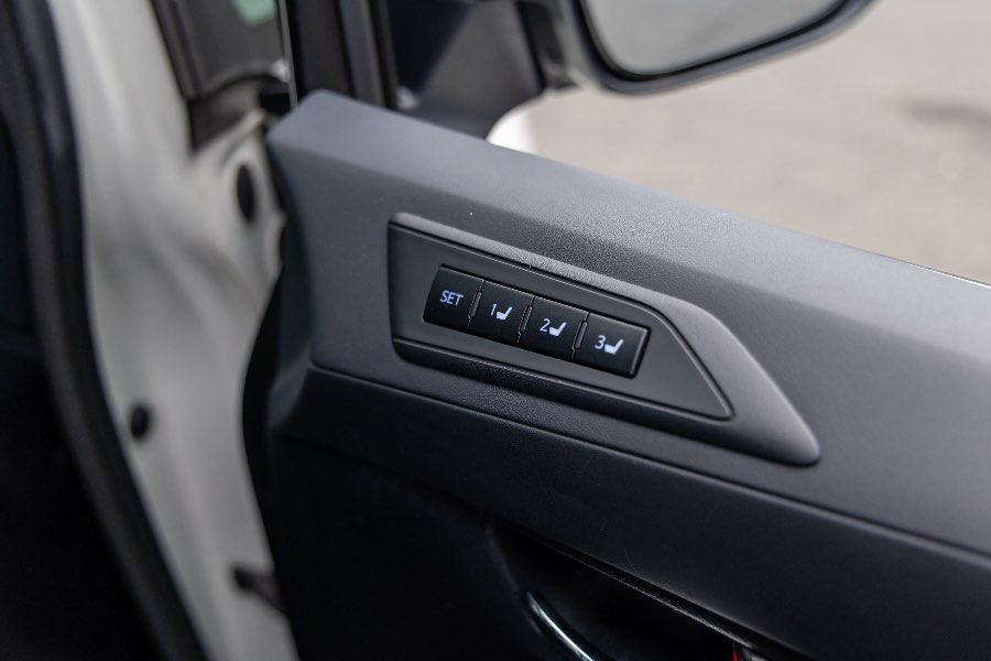 2021 TOYOTA VELLFIRE ZR cabin detail photo on CarNest