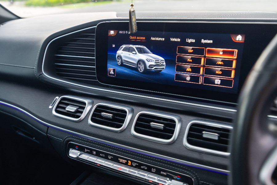 2021 MERCEDES BENZ GLE400D detail view 13 photo on CarNest