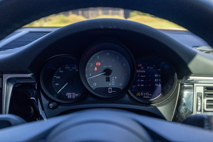 2022 PORSCHE MACAN S detail view 11 photo on CarNest