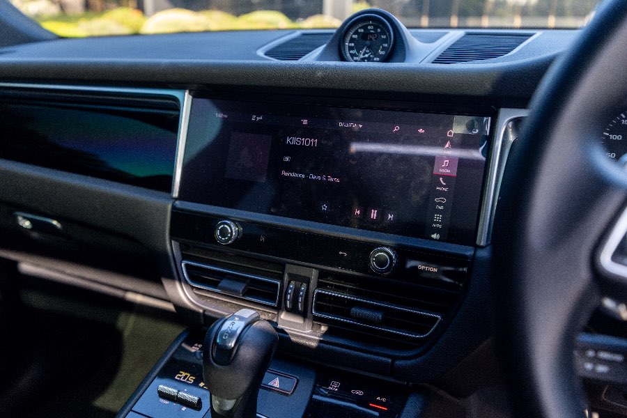 2022 PORSCHE MACAN S detail view 13 photo on CarNest