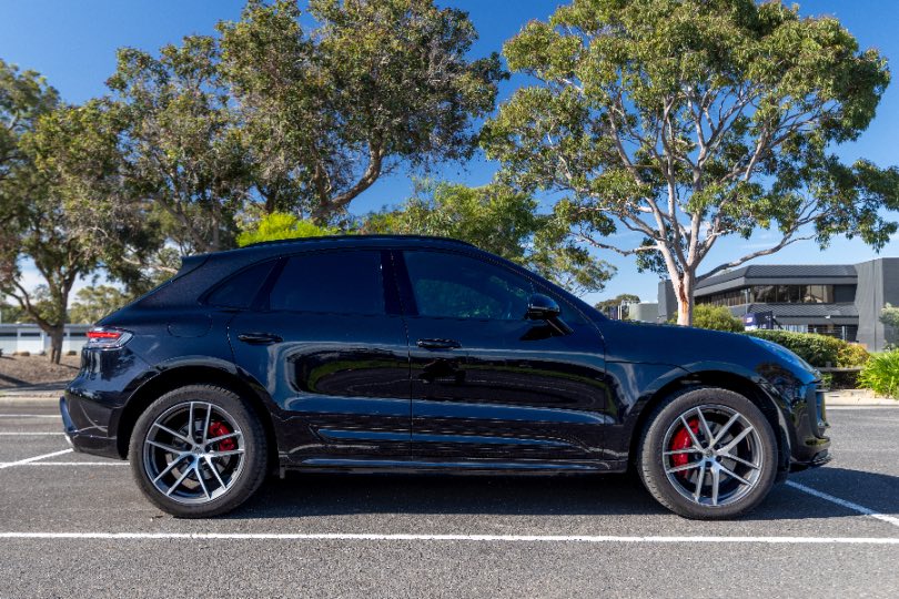 2022 PORSCHE MACAN S detail view 18 photo on CarNest