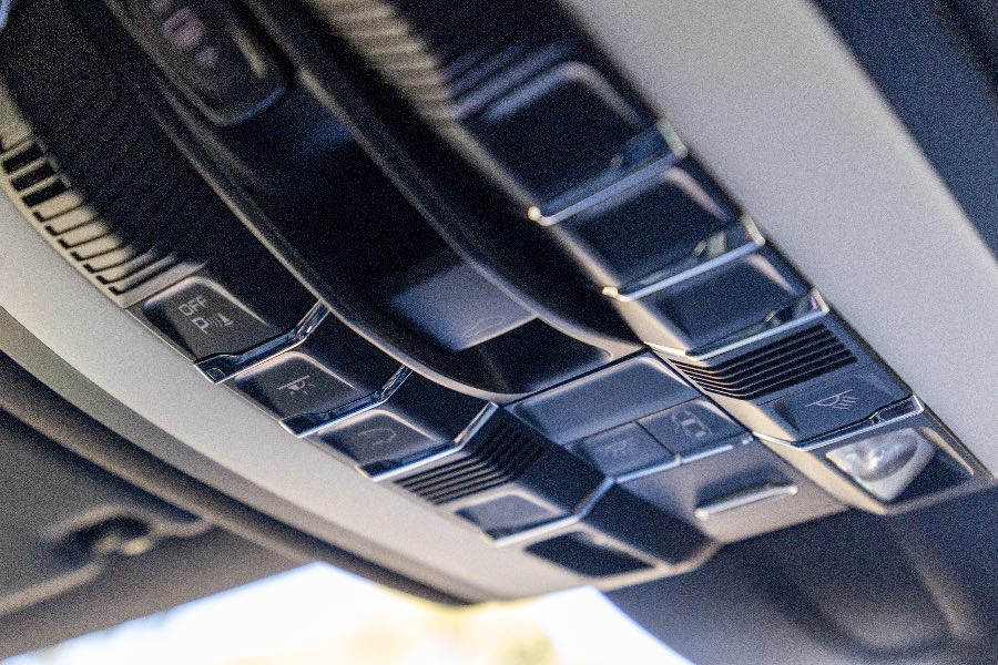 2022 PORSCHE MACAN S detail view 21 photo on CarNest