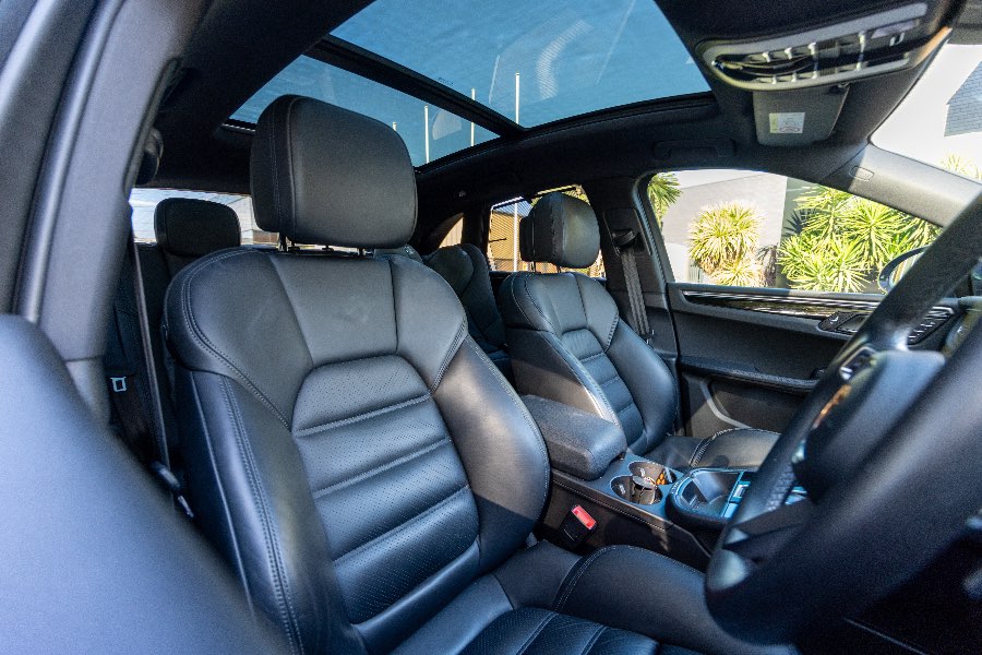 2022 PORSCHE MACAN S side profile photo on CarNest