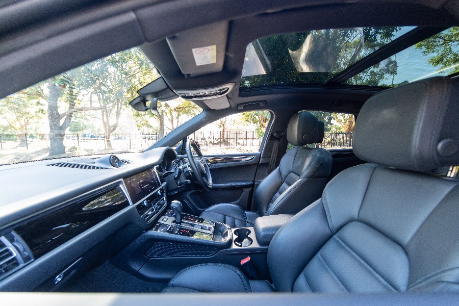 2022 PORSCHE MACAN S detail view 7 photo on CarNest