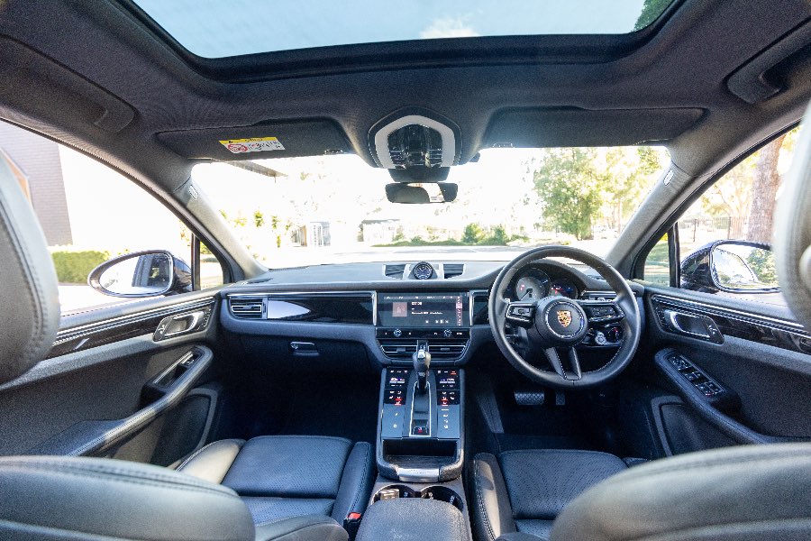 2022 PORSCHE MACAN S detail view 8 photo on CarNest