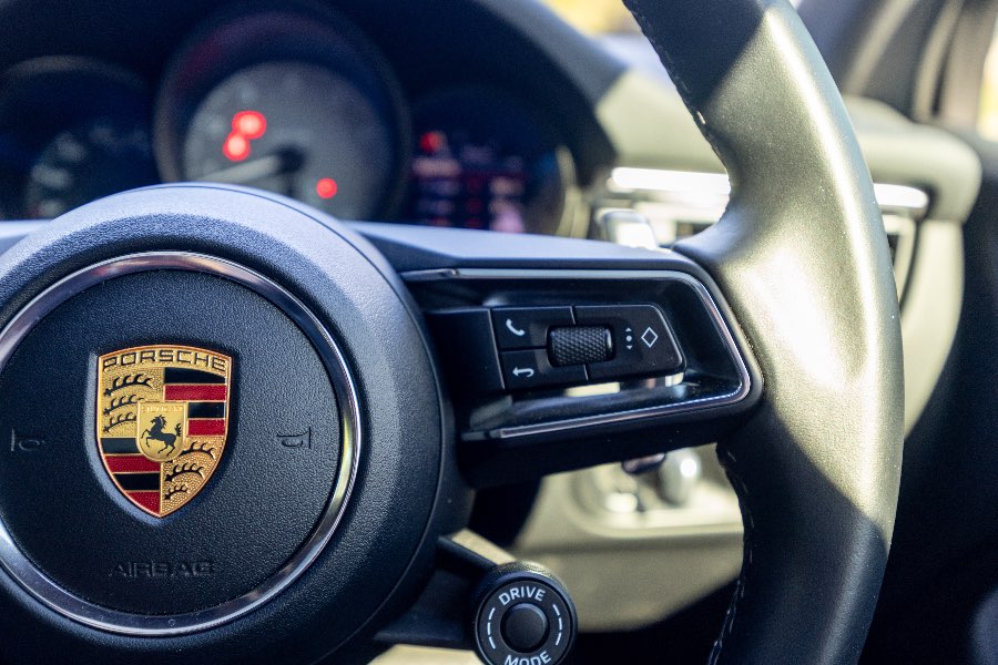 2022 PORSCHE MACAN S detail view 10 photo on CarNest
