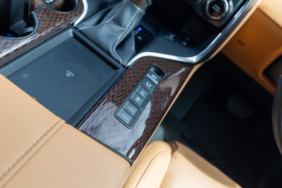 2024 LEXUS LX600 SPORTS LUXURY detail view 12 photo on CarNest