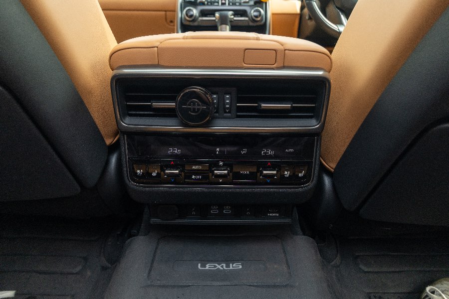 2024 LEXUS LX600 SPORTS LUXURY detail view 14 photo on CarNest