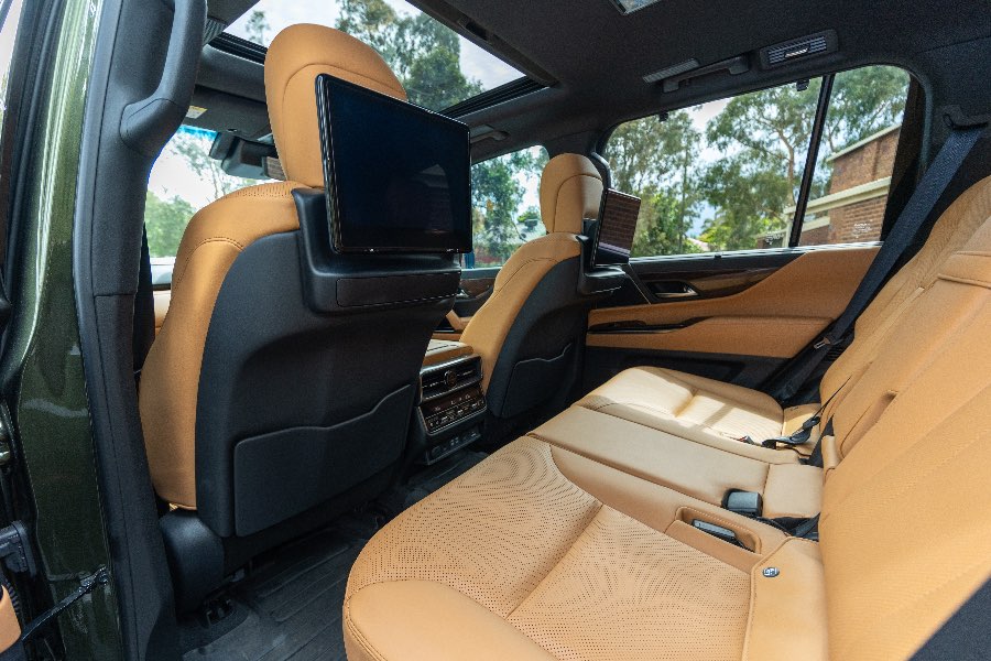 2024 LEXUS LX600 SPORTS LUXURY detail view 15 photo on CarNest