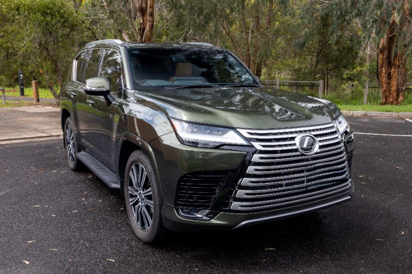 2024 LEXUS LX600 SPORTS LUXURY detail view 16 photo on CarNest