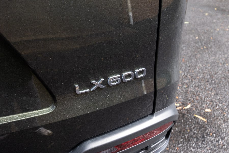 2024 LEXUS LX600 SPORTS LUXURY detail view 17 photo on CarNest