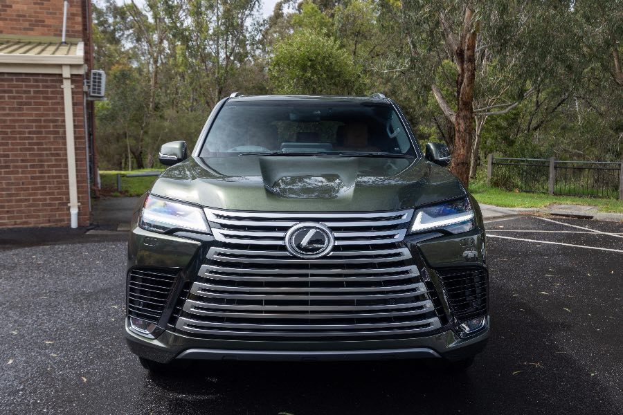 2024 LEXUS LX600 SPORTS LUXURY detail view 18 photo on CarNest