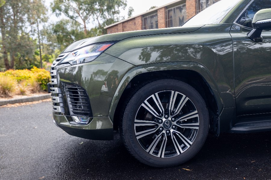 2024 LEXUS LX600 SPORTS LUXURY cabin detail photo on CarNest