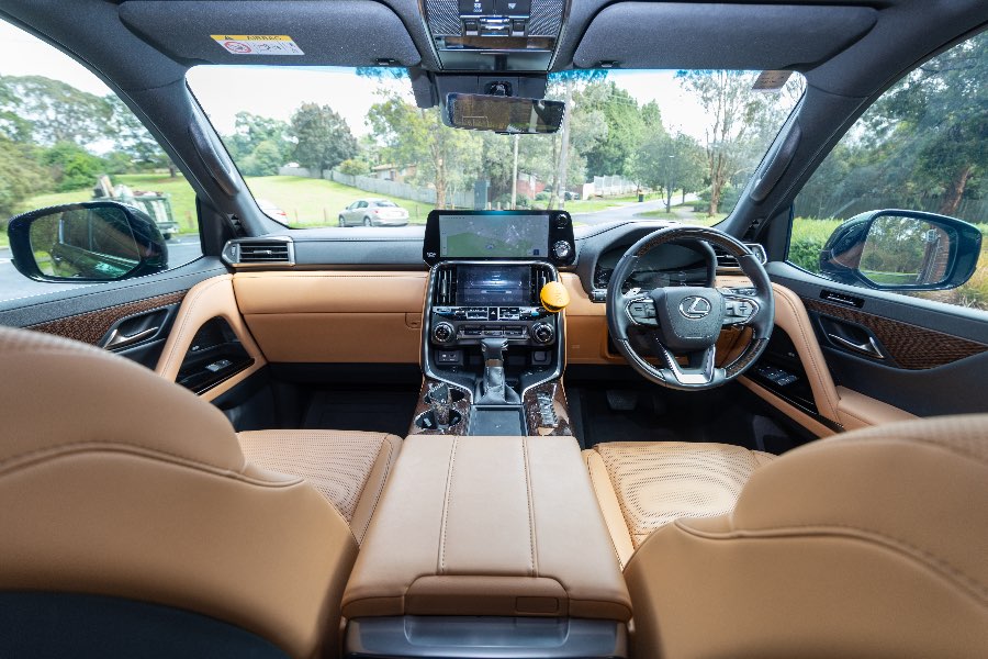 2024 LEXUS LX600 SPORTS LUXURY detail view 7 photo on CarNest