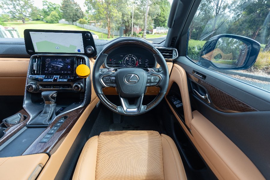 2024 LEXUS LX600 SPORTS LUXURY detail view 8 photo on CarNest