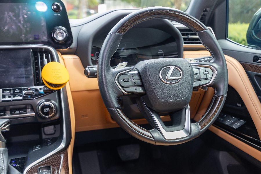 2024 LEXUS LX600 SPORTS LUXURY detail view 9 photo on CarNest