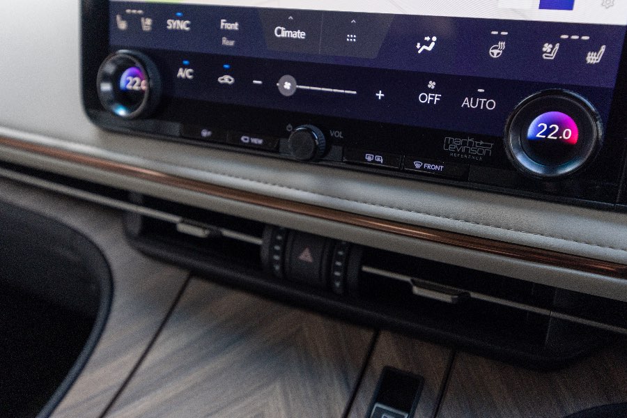 2024 LEXUS LM500H ULTRA LUXURY detail view 11 photo on CarNest