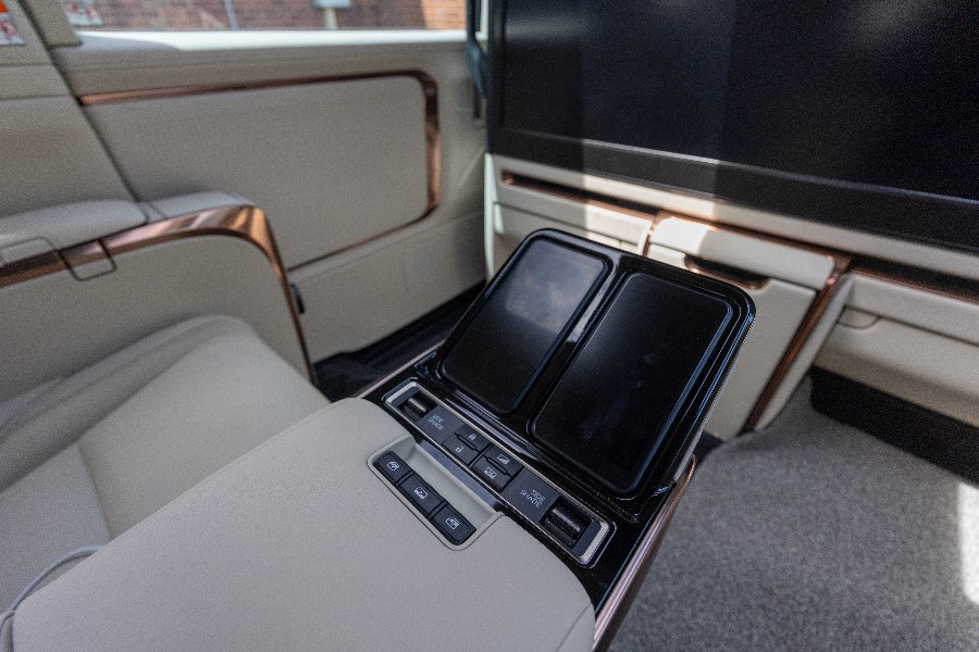 2024 LEXUS LM500H ULTRA LUXURY detail view 12 photo on CarNest