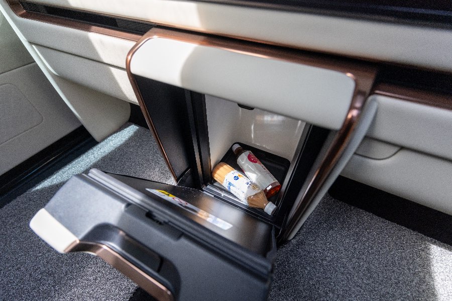 2024 LEXUS LM500H ULTRA LUXURY detail view 13 photo on CarNest