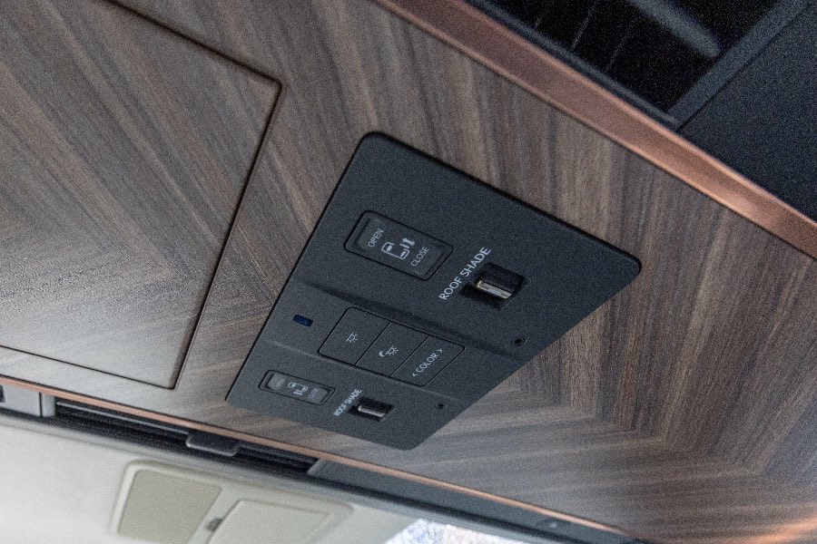 2024 LEXUS LM500H ULTRA LUXURY detail view 14 photo on CarNest