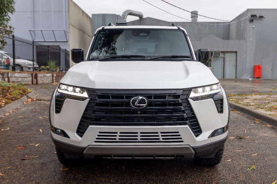 2026 LEXUS GX550 OVERTRAIL exterior photo on CarNest