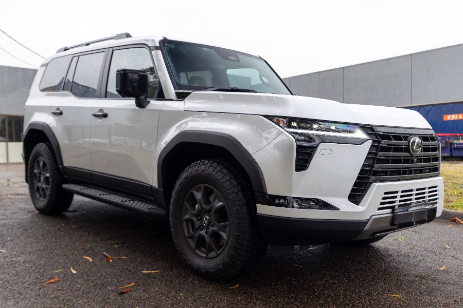 2026 LEXUS GX550 OVERTRAIL rear exterior photo on CarNest