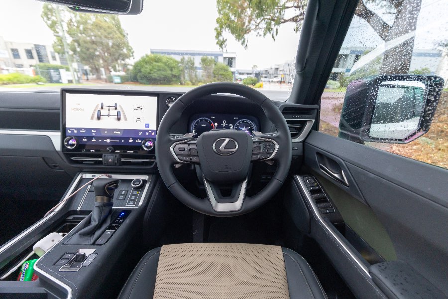 2026 LEXUS GX550 OVERTRAIL detail view 15 photo on CarNest